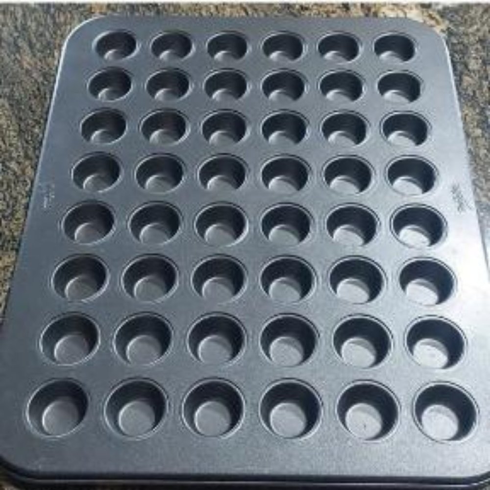 Mini cupcake pan - NWOT